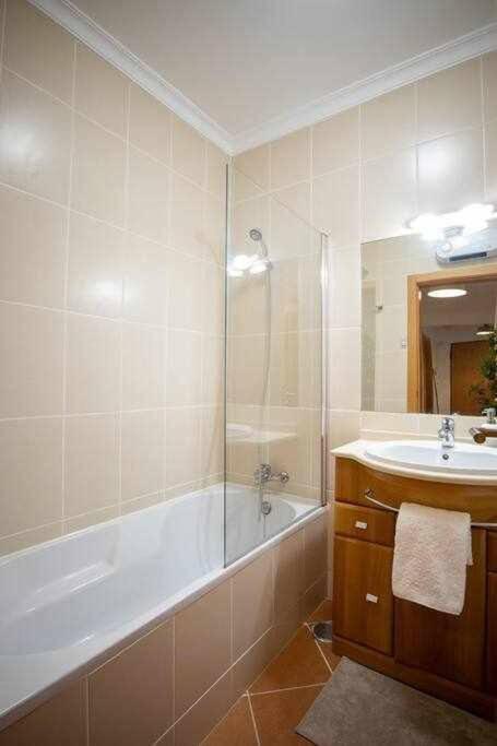 Modern 3Br Apt W/ Lg Terrace, Bbq, Ac & Parking Тавіра Екстер'єр фото