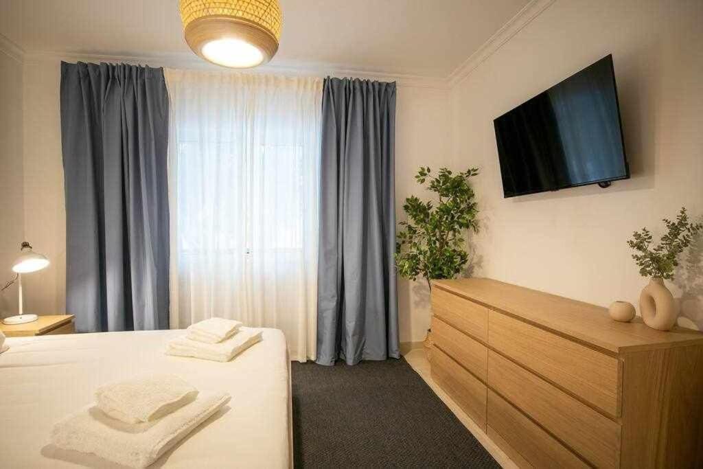 Modern 3Br Apt W/ Lg Terrace, Bbq, Ac & Parking Тавіра Екстер'єр фото