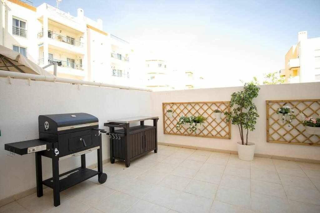Modern 3Br Apt W/ Lg Terrace, Bbq, Ac & Parking Тавіра Екстер'єр фото