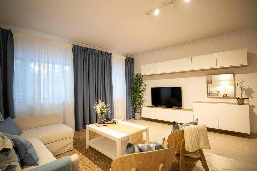 Modern 3Br Apt W/ Lg Terrace, Bbq, Ac & Parking Тавіра Екстер'єр фото
